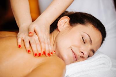 Rücken-Nacken-Massage